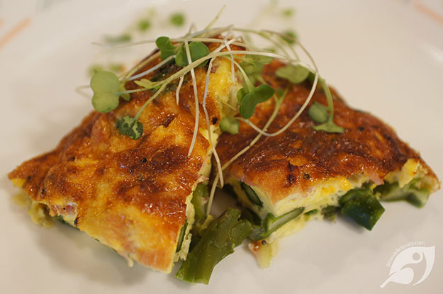 Gluten-Free Food: Crustless Blue Cheese, Asparagus and Ham Quiche