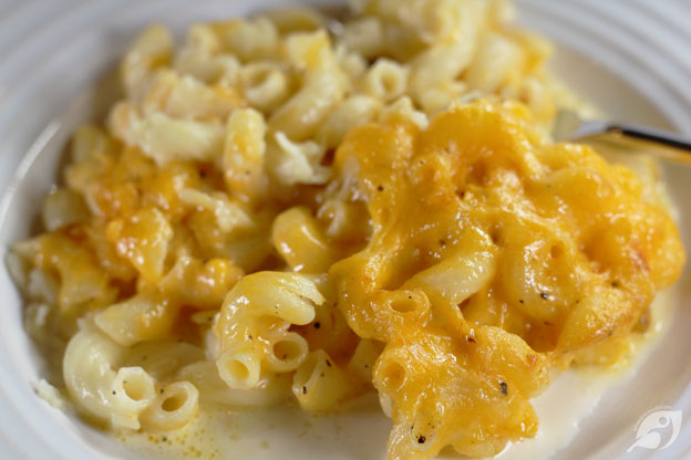 Umm, macaroni and cheese... Cheesy and so delicious!